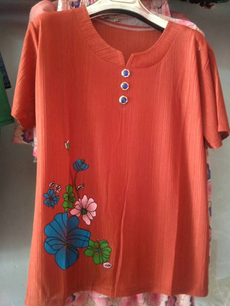 德阳服装批发市场探秘 广场舞阿姨装10元起，年轻妈妈装半袖5元拿货